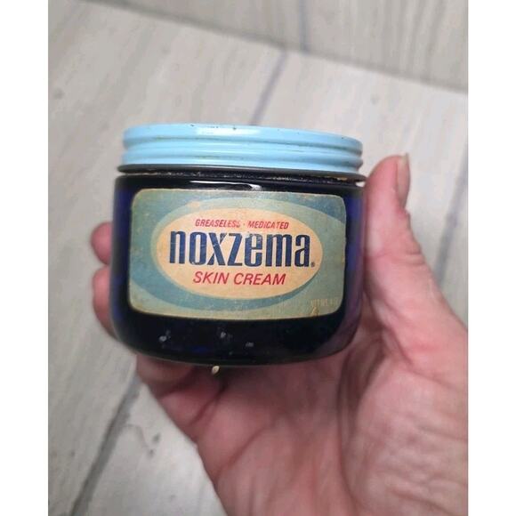 Vintage Noxzema Cobalt Blue Glass Jar W/Lid Labels Noxzema Bottom USA - Picture 7 of 10